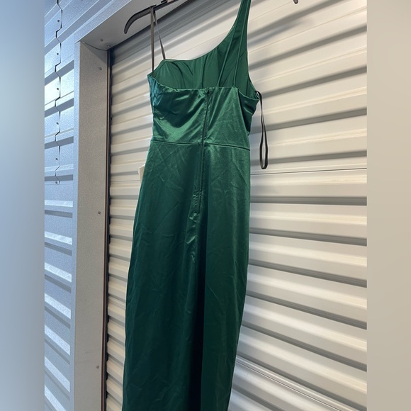 Emerald Green One-Shoulder Dress - Picture 3 of 3